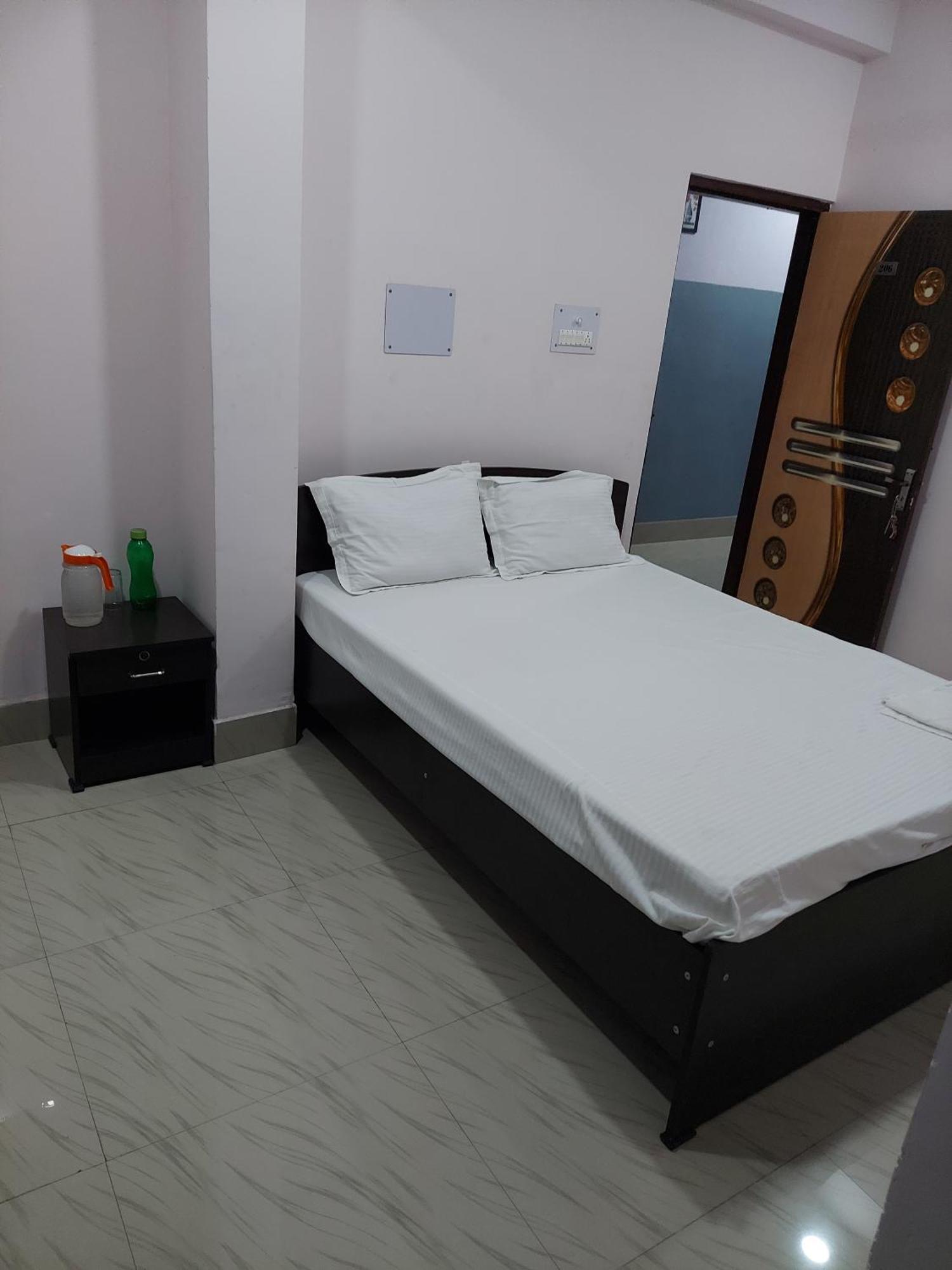 Raison Hotel Jamshedpur Exterior foto